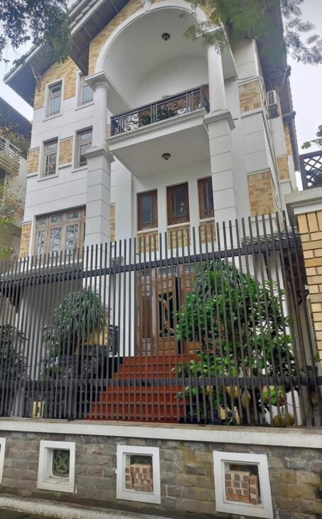 Hoàng Quốc Việt – nhà đẹp ở ngay – 80m – MT 5m – chỉ 11.5 tỷ