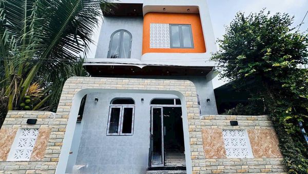 CHỈ HƠN 1 TỎI A/C ĐÃ SỞ ĐƯỢC CĂN NHÀ 2 TẦNG VỪA HOÀN THIỆN – CÁCH TP NHA TRANG 20PH DI CHUYỂN