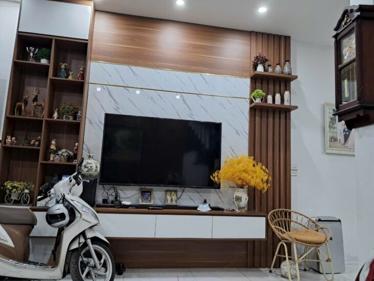 Anh Chị Chuyển Vào SG Cần Bán Căn Nhà Láng Hạ – Trục Phố Chính – Hạ Tầng An Sinh Cực Kỳ Phong Phú –