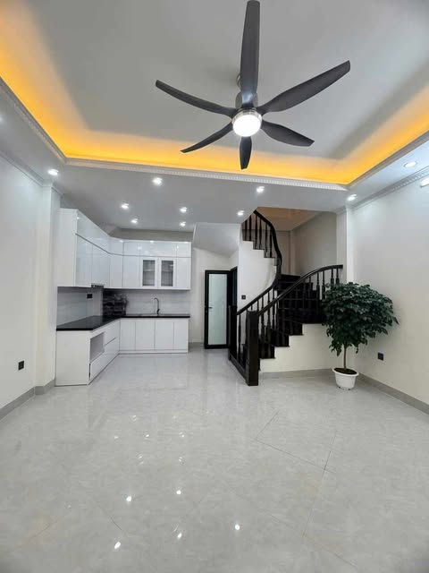 YÊN HOÀ – CẦU GIẤY, NHÀ MỚI KINH KOONG: KD TỐT: 33M, 5T, MT: 5M, GIÁ CHÀO 8 TỶ SÔ VUÔNG ĐẸP