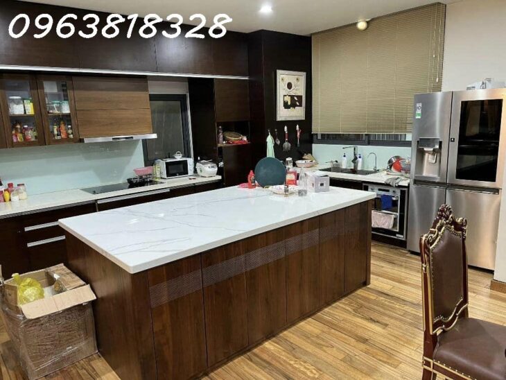 TRUNG TÂM CẦU GIẤY – LONG LANH, LỘNG LẪY, XA HOA, ĐẲNG CẤP NHẤT KĐT LÃO THÀNH CÁCH MẠNG DT: 300m2