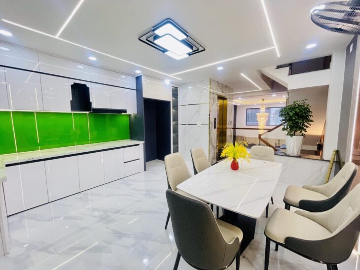 NHÀ 5 TẦNG TK SANG TRỌNG HIỆN ĐẠI HẺM NHỰA 7M – LÊ VĂN QUỚI – 5 Lầu – THANG MÁY.