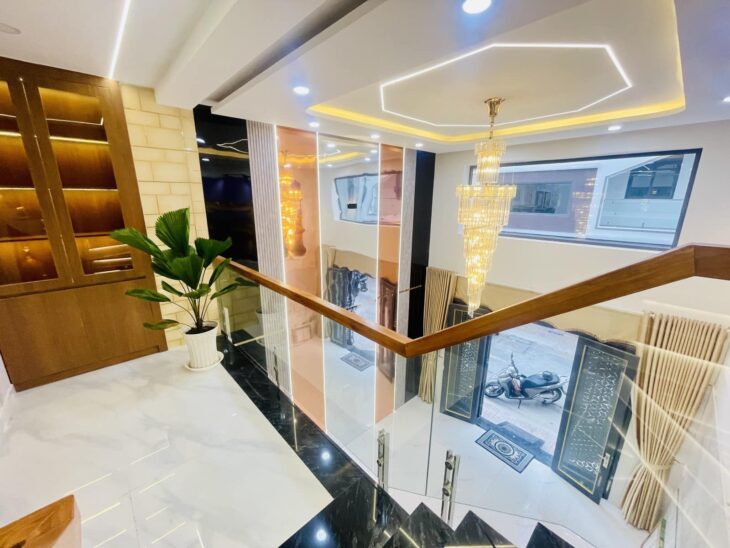 NHÀ 5 TẦNG TK SANG TRỌNG HIỆN ĐẠI HẺM NHỰA 7M – LÊ VĂN QUỚI – 5 Lầu – THANG MÁY.