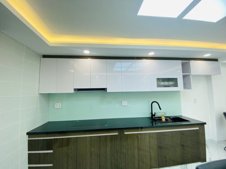 Giảm 300 triệu, bán LÊ VĂN SỸ, PN, 5 tầng, 4 phòng, 7.2 tỷ