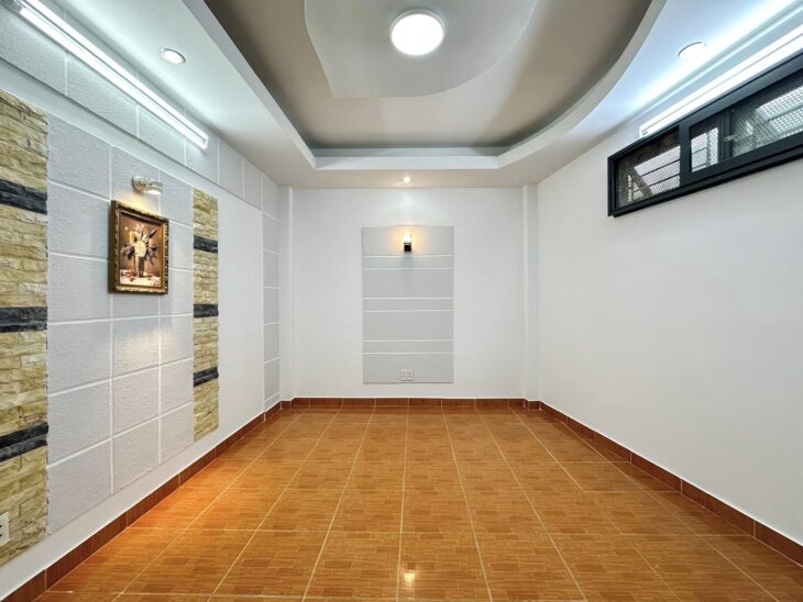 Nhà 4 Tầng Ngọc Thụy Long Biên, 52m², 4PN, 3WC, Ngõ Rộng, Giá Hấp Dẫn!”
