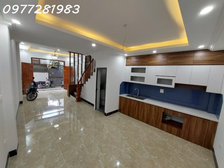 Nhà mới Trịnh Văn Bô, ô tô sát, ô chờ thang máy ngõ thông
