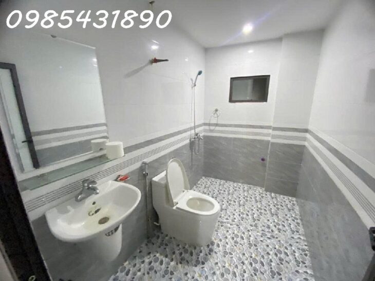 Cần bán gấp nhà mới tinh xây 5 tầng 32m2 tại phố Bằng Liệt cạnh KDT Linh Đàm, giá nhỉnh 5 tỷ