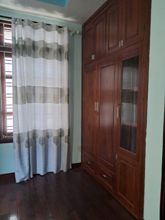 Bán gấp biệt thự 3 tầng, thiết kế hiện đại tại phường Trần Hưng Đạo.Dt=180m2, Mt=10m, giá chỉ 19 tỷ