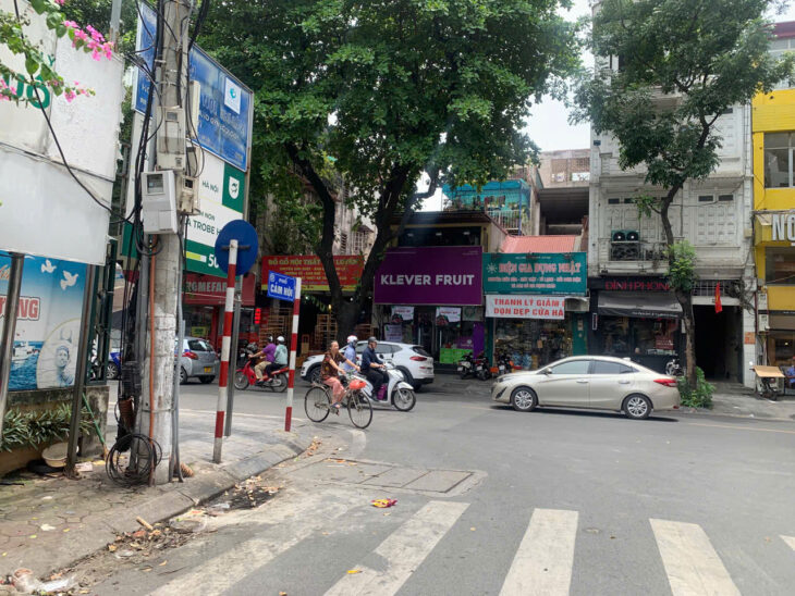 CẦN BÁN GẤP NHÀ CẢM HỘI – LÒ ĐÚC DT- 45m2 , MT 9m , 4T . OTO ĐỖ VÀI BƯỚC CHÂN . KDOANH SẦM UẤT .