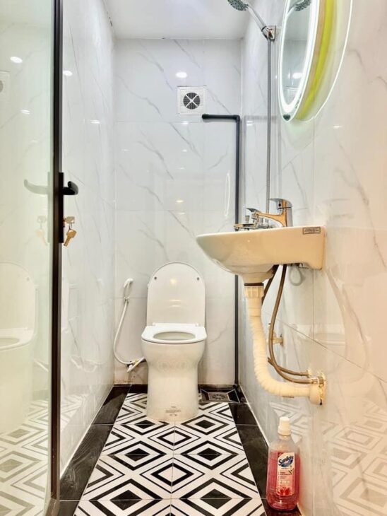 Bán nhà mặt phố Cẩm Hội ,quận Hai Bà Trưng,5 tầng,DT 25m2, kinh doanh sầm uất, MT4m, nhỉnh 18 tỷ