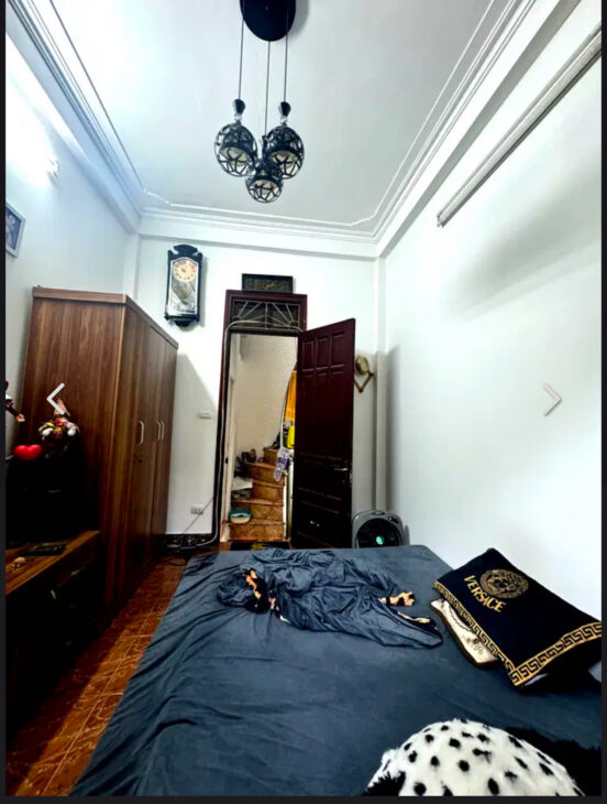 Bán nhà mặt phố Cẩm Hội ,quận Hai Bà Trưng,5 tầng,DT 25m2, kinh doanh sầm uất, MT4m, nhỉnh 18 tỷ