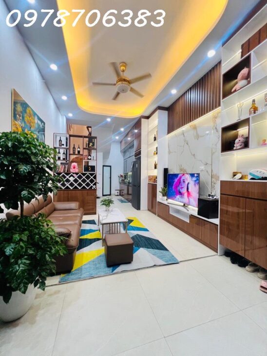 NHÀ ĐẸP KIM GIANG – NGÕ THÔNG TỨ TUNG – Ô TÔ TẢI QUA NHÀ – KINH DOANH ĐỈNH – FULL NỘI THẤT XỊN – 5