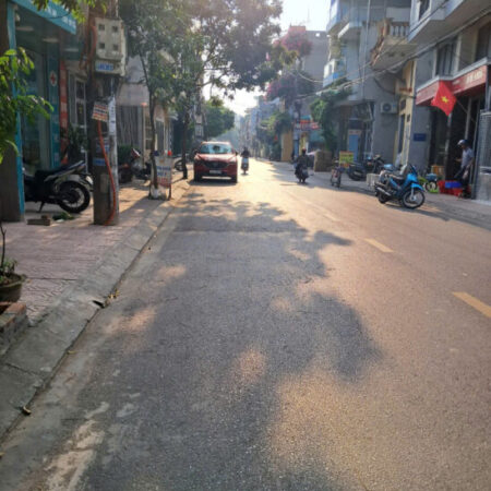 BÁN GẤP: NHÀ 3 TẦNG LÔ GÓC PHỐ NGUYỄN TÔNG QUAI, TRẦN LÃM, DT=180m2, MT=18M, GIÁ 12 TỶ