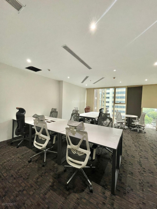 Văn phòng cho thuê full nội thất diện tích 750m2 có cắt nhỏ từ 46m2 tại Epic Tower 19 Duy Tân quận