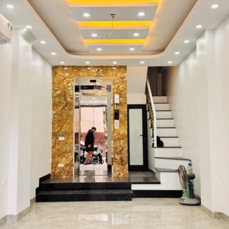 NGUYỄN KHÁNH TOÀN NHÀ MỚI 42M2 x 6T THANG MÁY, Ô TÔ 10M CHỈ 10 TỶ 9