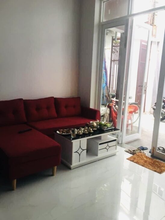 Chỉ 2ty95 có nhà 2 tầng 70m2 Hùng Vương, thêm 3 phòng trọ, ngay chợ Cồn.