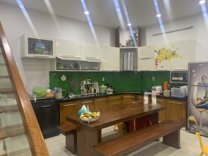 MT đường 7m,gần Tiểu La,dt lớn 72m2 x 3 tầng, nội thất VIP, chỉ 6.x ty