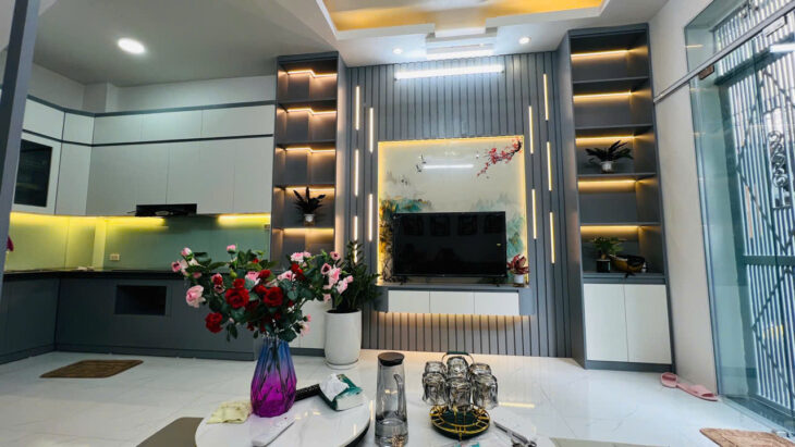 Bán gấp nhà Bạch Mai . DT 35m2 , MT 4,1m. Cách mặt phố trăm m. Giá chỉ 5,25tỷ