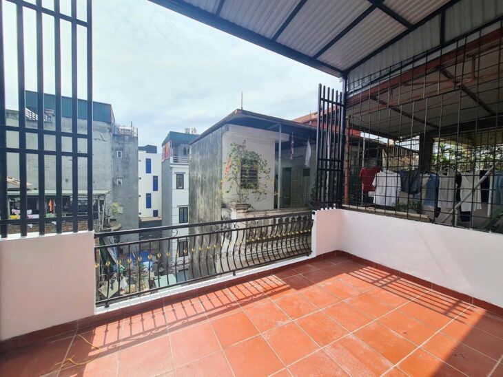 KIM NGƯU gần phố ngõ ít nhà thoáng , mặt tiền rộng nội thất đầy đủ , thiết bị hiện đại