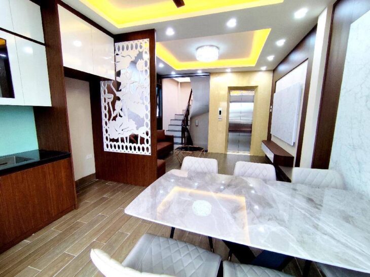 Bán Nhà Phân Lô Ô Tô Vào Nhà – Phố Giải Phóng, 8 Tầng Thang Máy, MT 7.8m, DT 67m² – View Thoáng,