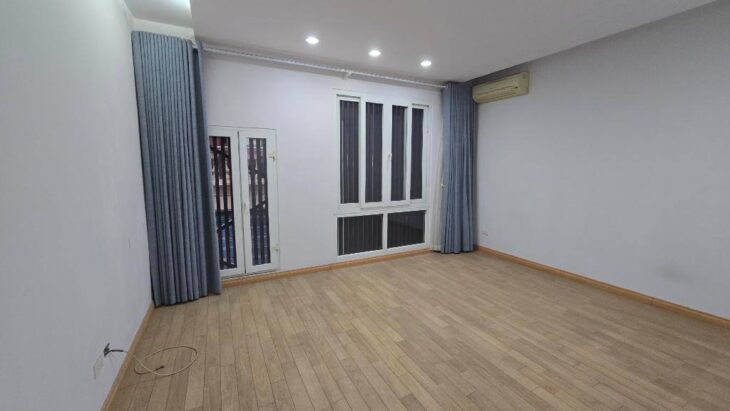 Bán Nhà Phân Lô Phố Đỗ Quang, Cầu Giấy – Kinh Doanh, Gara, 50Mx5T, 5M MT, Hơn 19 Tỷ.