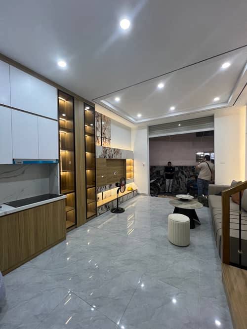 Căn nhà vị trí thuận tiện, cách phố Lê Trọng Tấn vài bước, gần Hoàng Văn Thái, ngõ thoáng, ô tô