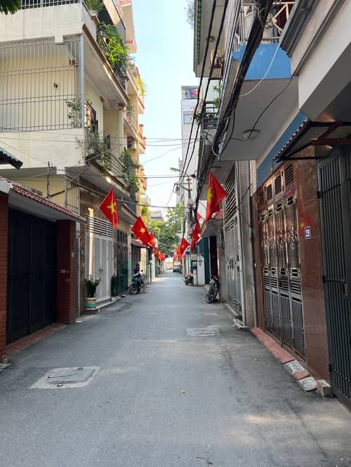Căn nhà vị trí thuận tiện, cách phố Lê Trọng Tấn vài bước, gần Hoàng Văn Thái, ngõ thoáng, ô tô