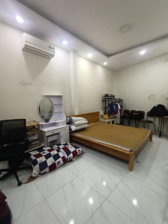 BÁN ĐẤT TẶNG NHÀ NÁT CÓ 5 PHÒNG TRỌ. ĐƯỜNG 14. HIỆP BÌNH CHÁNH. GIÁ 3 TỶ 950 TL.