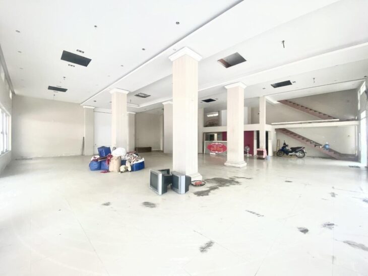 CHO THUÊ TOÀ NHÀ GÓC NHA TRANG SIÊU RỘNG 1000M2 TTTP GIÁ 75 TRIỆU/THÁNG