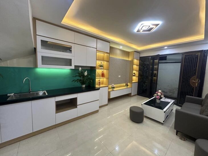 Chính chủ bán nhà đối diện K35 Tân Mai, 5 tầng, ô tô cách 10m, giá nhỉnh 4 tỷ