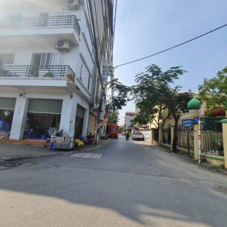 Bán nhà tại Đông Dư, Gia Lâm, Hà Nội. Diện tích sàn 80m2, đường 8m, giá 4 tỷ x. Lh 0989894845