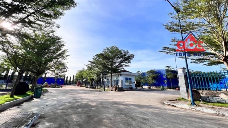 nhà xưởng sản xuất trang bị PC đã nghiệm thu, khuôn viên hiện đại bố trí nhiều cây xanh