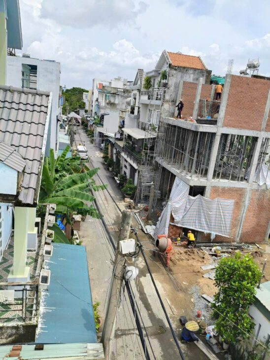 Nhà đẹp 3 tầng, mặt đường nhựa 8m thông Nguyễn Duy Trinh, Long Trường, Quận 9 diện tích 53m2 giá