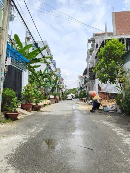 Nhà đẹp 3 tầng, mặt đường nhựa 8m thông Nguyễn Duy Trinh, Long Trường, Quận 9 diện tích 53m2 giá