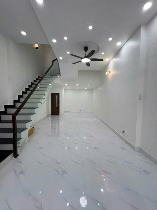 Nhà đẹp 3 tầng, mặt đường nhựa 8m thông Nguyễn Duy Trinh, Long Trường, Quận 9 diện tích 53m2 giá
