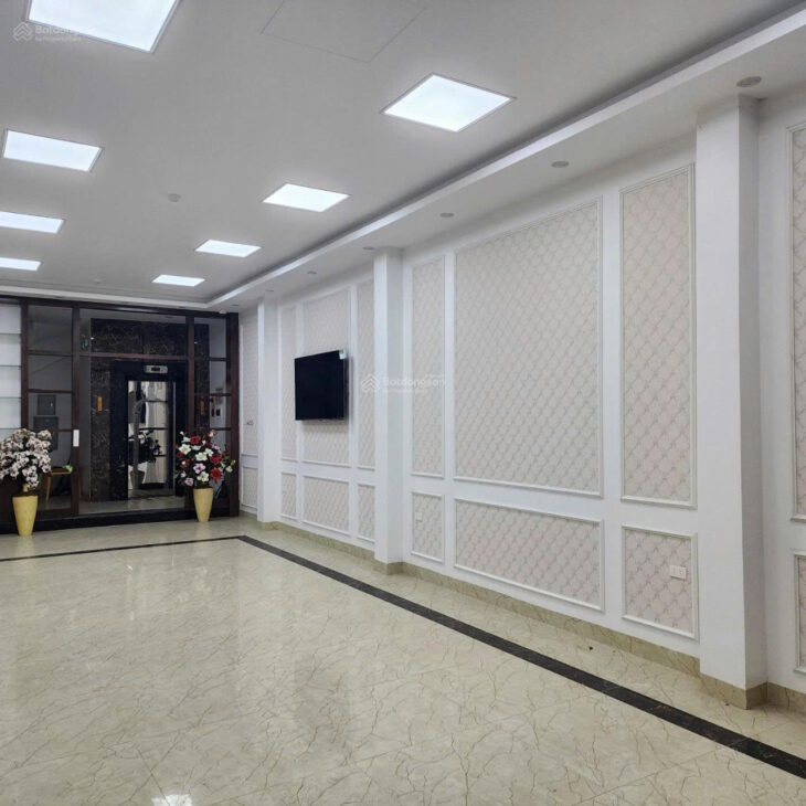 Bán tòa văn phòng 8 tầng – MP Nguyễn Hoàng – Mỹ Đình – 63,6m2 MT: 5m – 44tỷ 680tr – nội thất xịn.