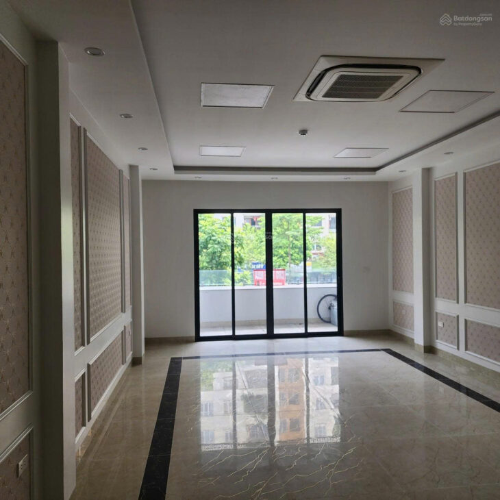 Bán tòa văn phòng 8 tầng – MP Nguyễn Hoàng – Mỹ Đình – 63,6m2 MT: 5m – 44tỷ 680tr – nội thất xịn.