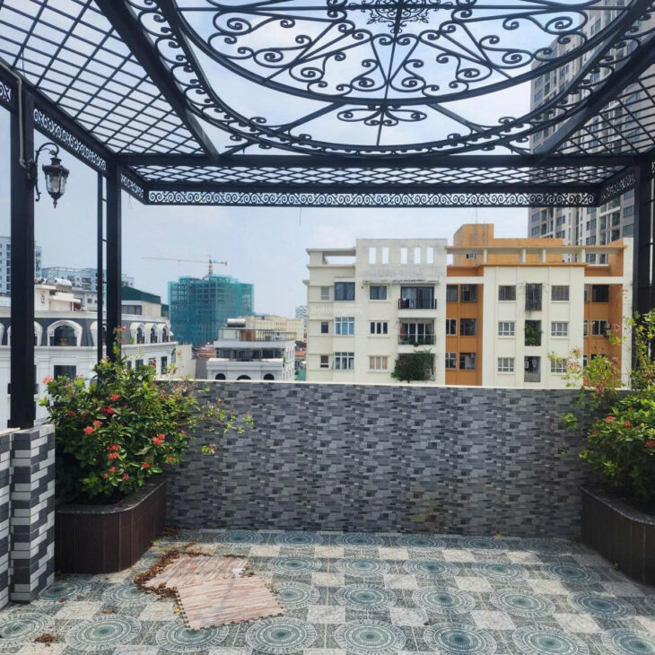 Bán tòa văn phòng 8 tầng – MP Nguyễn Hoàng – Mỹ Đình – 63,6m2 MT: 5m – 44tỷ 680tr – nội thất xịn.