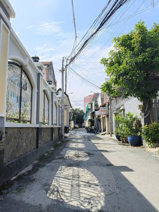 NHÀ 2 TẦNG MẶT TIỀN HẺM XE HƠI NGUYỄN DUY TRINH, QUẬN 9, SỔ RIÊNG, CHỈ 2TỶ99 LH 0911242789