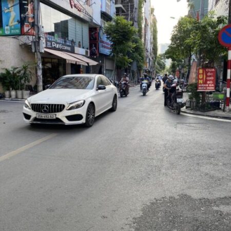 Một căn duy nhất đường Láng, Đống Đa, Ở đằng cấp, tặng 100% nội thất, 40m, 4t, giá 6.25 tỷ.