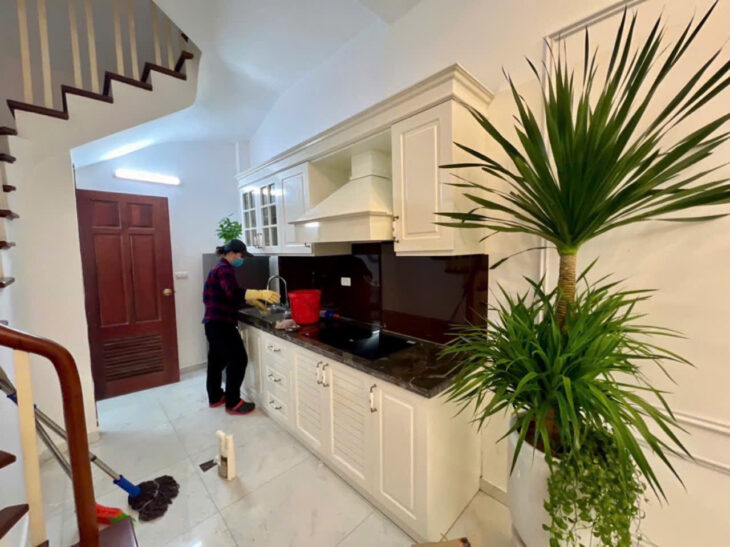 Hoàng Hoa Thám 15.5 Tỷ Ba Đình. Diện tích 45 mét vuông. Mặt tiền 5 mét. Nhà xây 5 Tầng. Thang Máy.