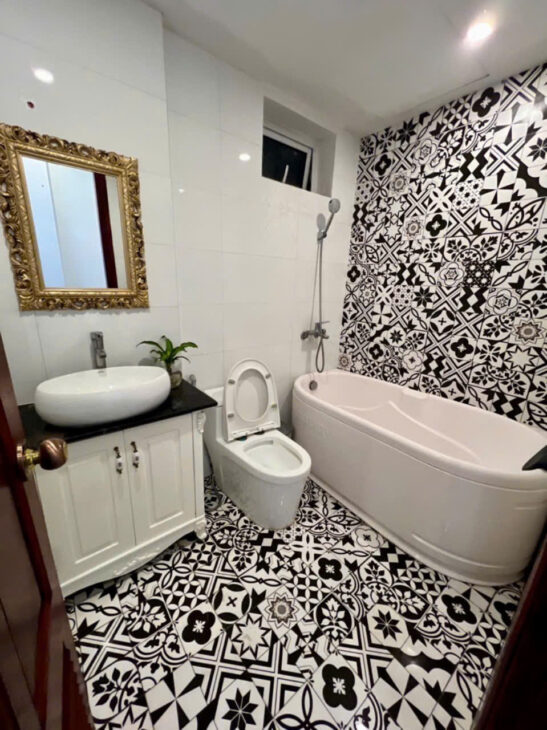 Hoàng Hoa Thám 15.5 Tỷ Ba Đình. Diện tích 45 mét vuông. Mặt tiền 5 mét. Nhà xây 5 Tầng. Thang Máy.