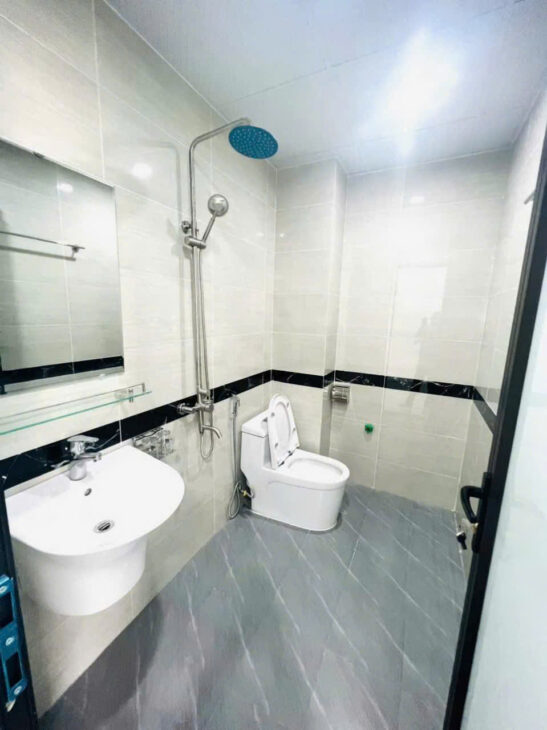 CẦN BÁN GẤP NHÀ ĐÔNG MỸ THANH TRÌ 60M*4T THANG MÁY-KINH DOANH- ÔTÔ TẢI VÀO NHÀ GIÁ CHỈ 7x TỶ