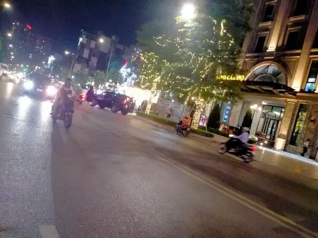 Bán nhà MẶT PHỐ CHÙA LÁNG 95mx5 tầng VỈA HÈ – LÔ GÓC, ĐẸP, KINH DOANH ĐỈNH CAO 54.5 tỷ.