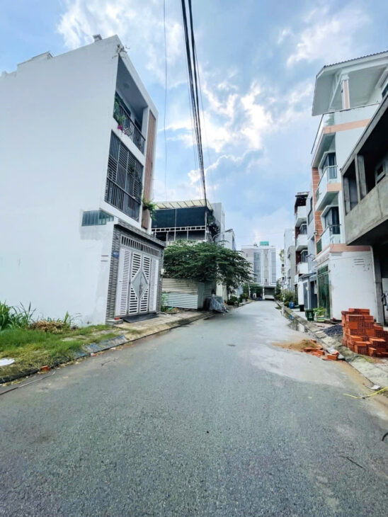 Giảm sốc 300 tr, Lê Văn Việt, Q9, DTS 124m2, Hẻm 7m, Nhà mới ở Ngay, chỉ 4ty nhỉnh.