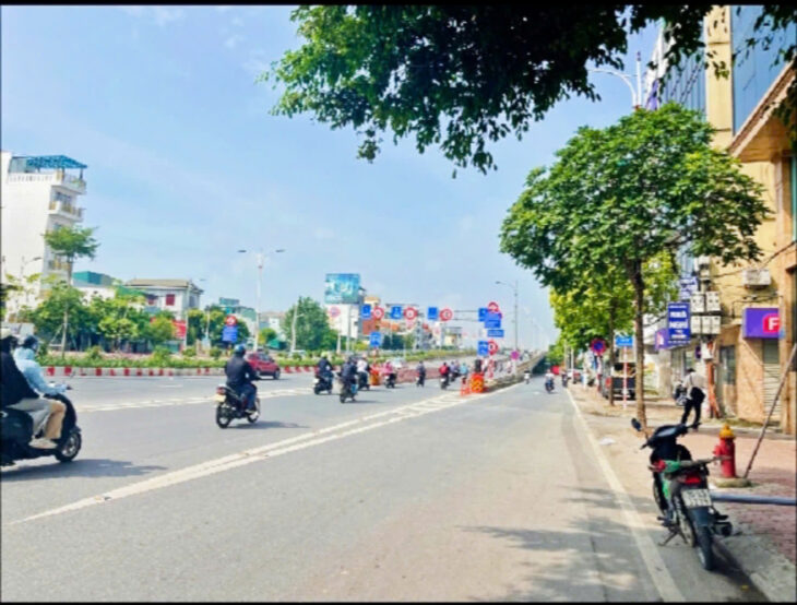VÔ CÙNG HIẾM – MẶT PhỐ ĐÀM QUANG TRUNG LONG BIÊN – 42 M² 6 TẦNG THANG MÁY, MT 5 M, HƠN 12 T.Ỷ- KINH