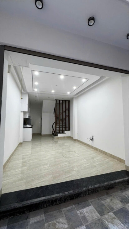 Ái Mộ , 30m, 5 tầng , 6,6 tỷ vài bước ra ô tô tránh