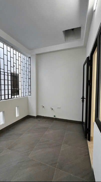 Ái Mộ , 30m, 5 tầng , 6,6 tỷ vài bước ra ô tô tránh