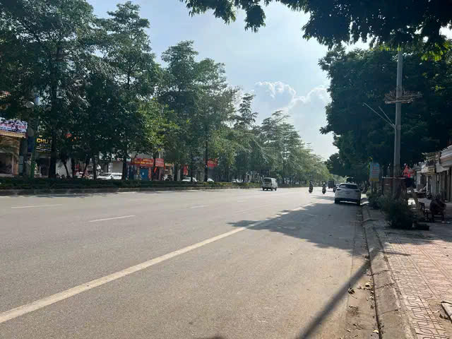 Bán nhà MẶT PHỐ Ngô Gia Tự- Long Biên 246m6 tầng THANG MÁY, 1 MẶT PHỐ, 1 MẶT NGÕ VỈA HÈ, KD 45.8 TỶ.