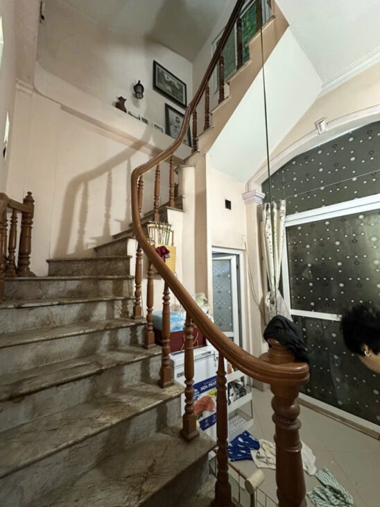 Bán nhà Ngọc Lâm 42m2 nhỉnh 9 tỷ – ngõ nông –ô tô đỗ cửa- kinh doanh sầm uất – View công viên Ngọc